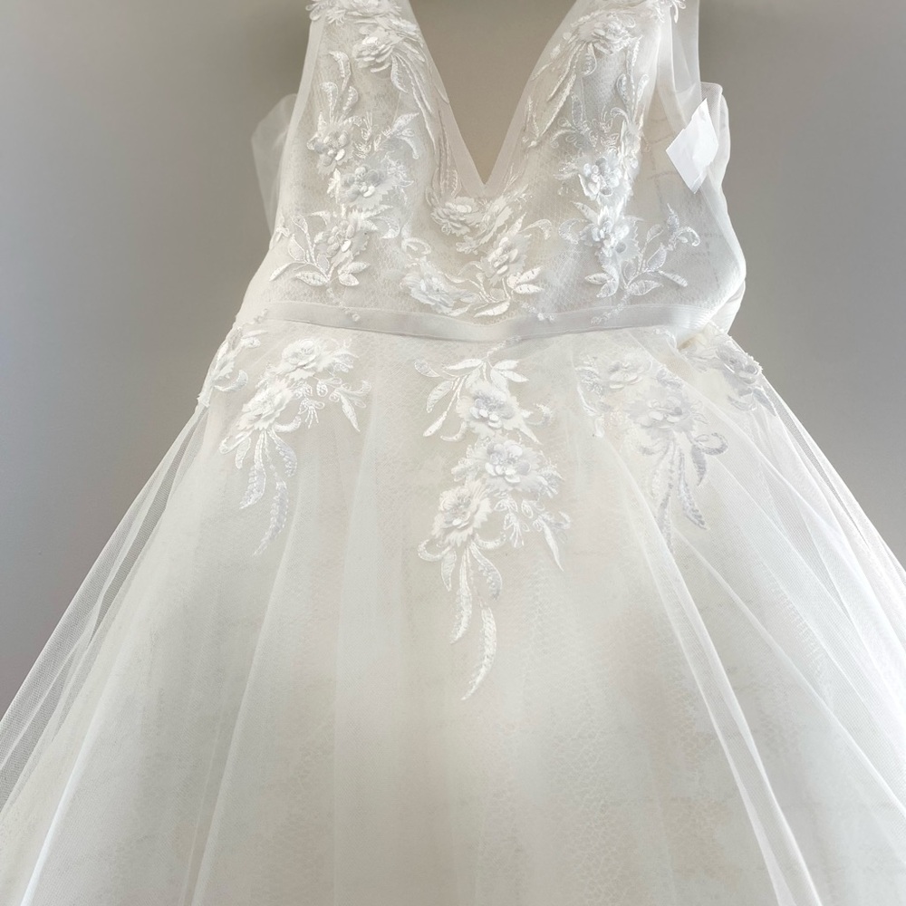 NWT Wedding Dress lace white Boutique size 14 a curvy busty built-in bra zipper